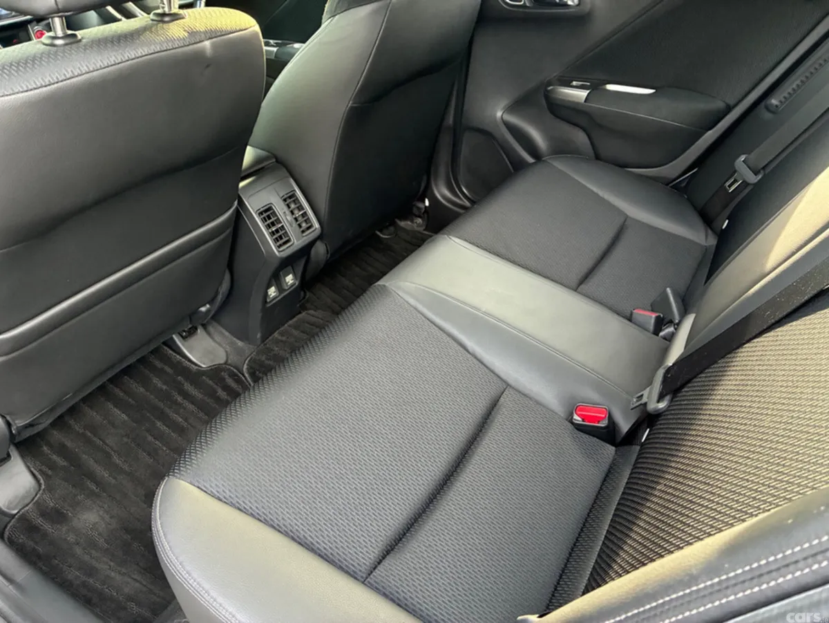 Honda Grace Saloon, Petrol Hybrid, 2018, Silver