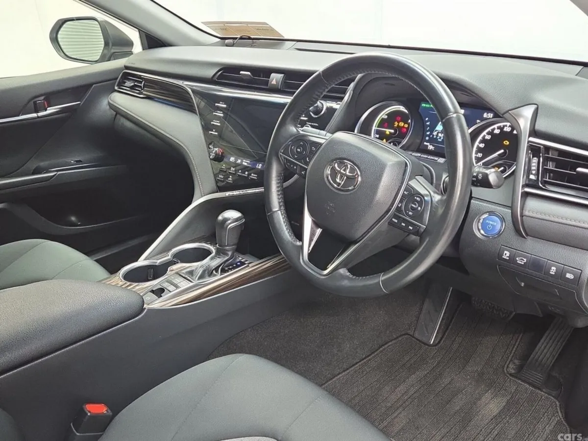 Toyota Camry Saloon, Petrol Hybrid, 2020, Silver