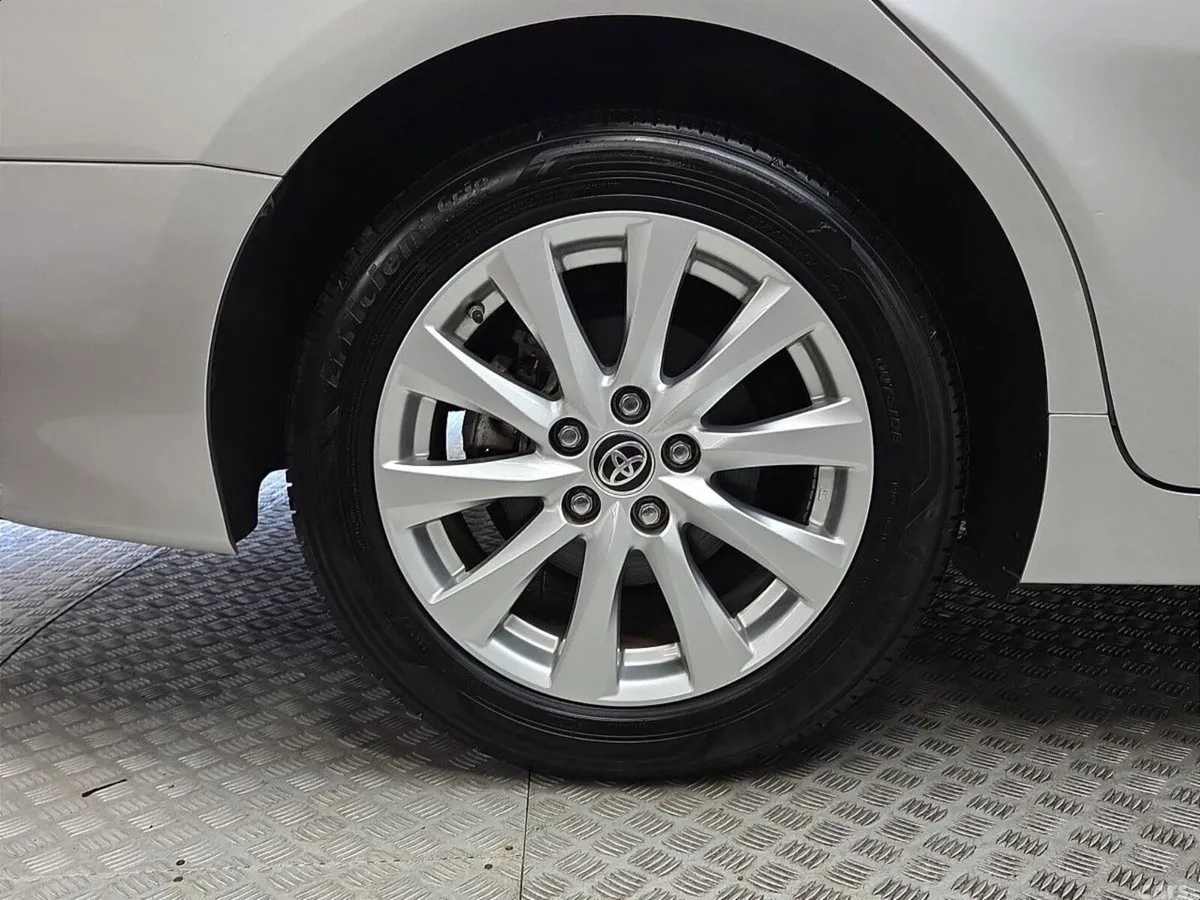 Toyota Camry Saloon, Petrol Hybrid, 2020, Silver