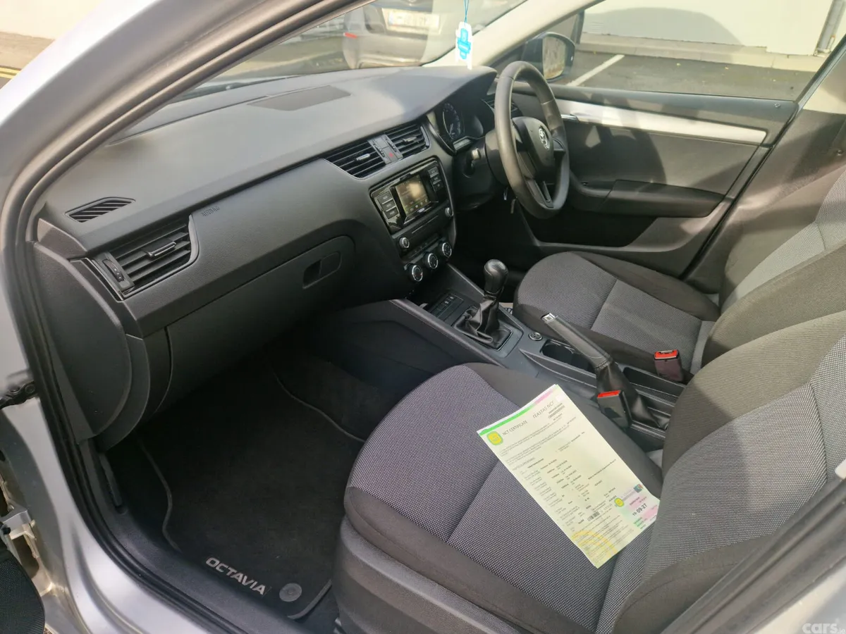 Skoda Octavia Saloon, Diesel, 2016, Silver