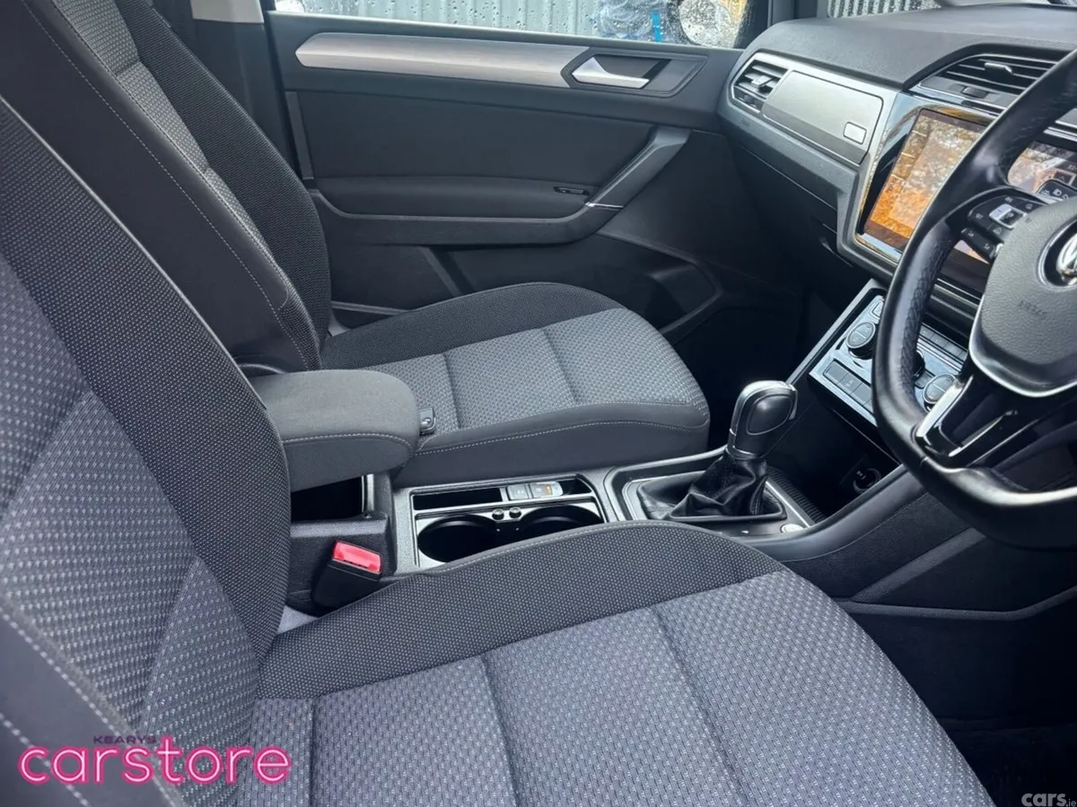 Volkswagen Touran MPV, Petrol, 2018, Blue