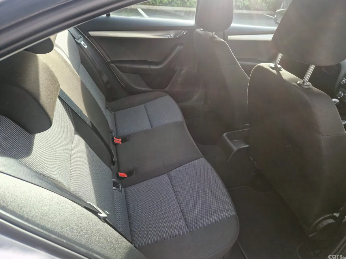 Skoda Octavia Saloon, Diesel, 2016, Silver
