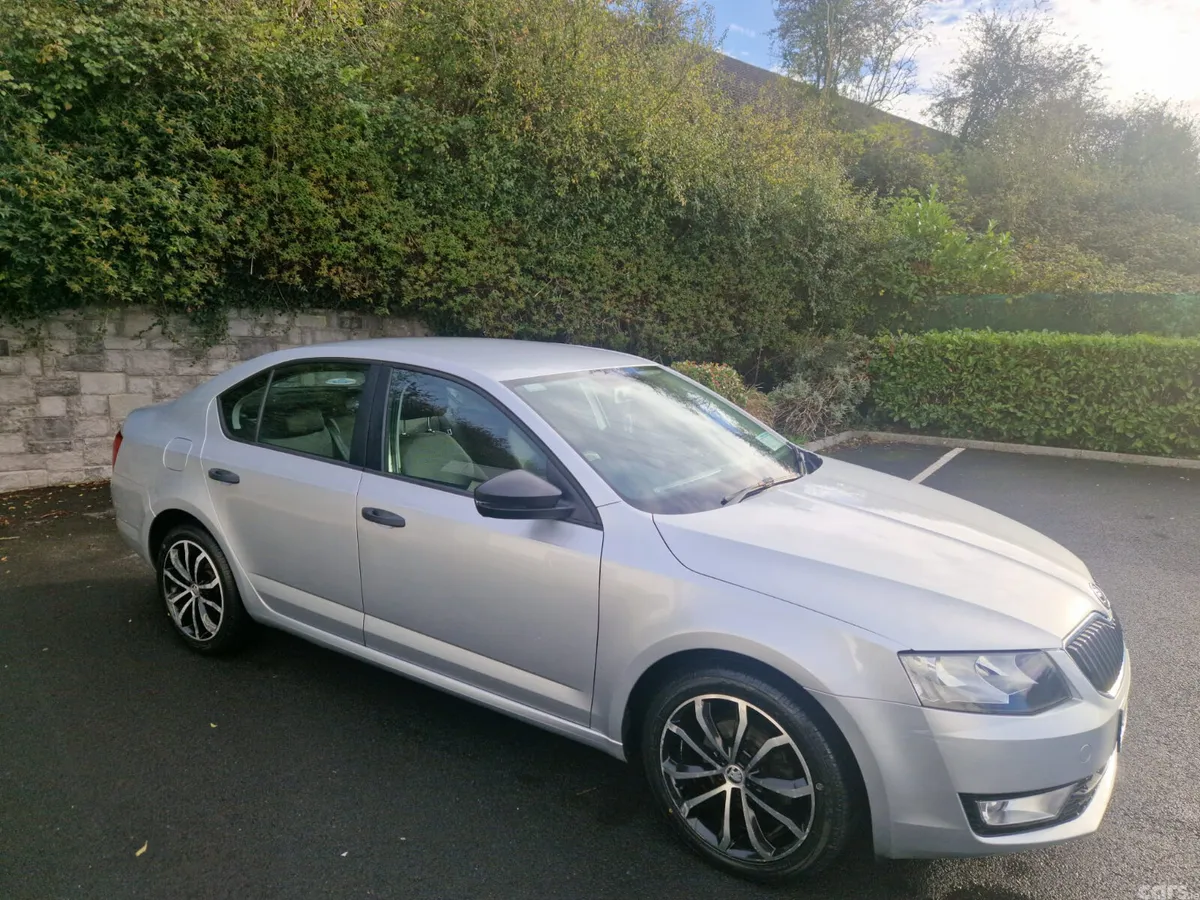 Skoda Octavia Saloon, Diesel, 2016, Silver