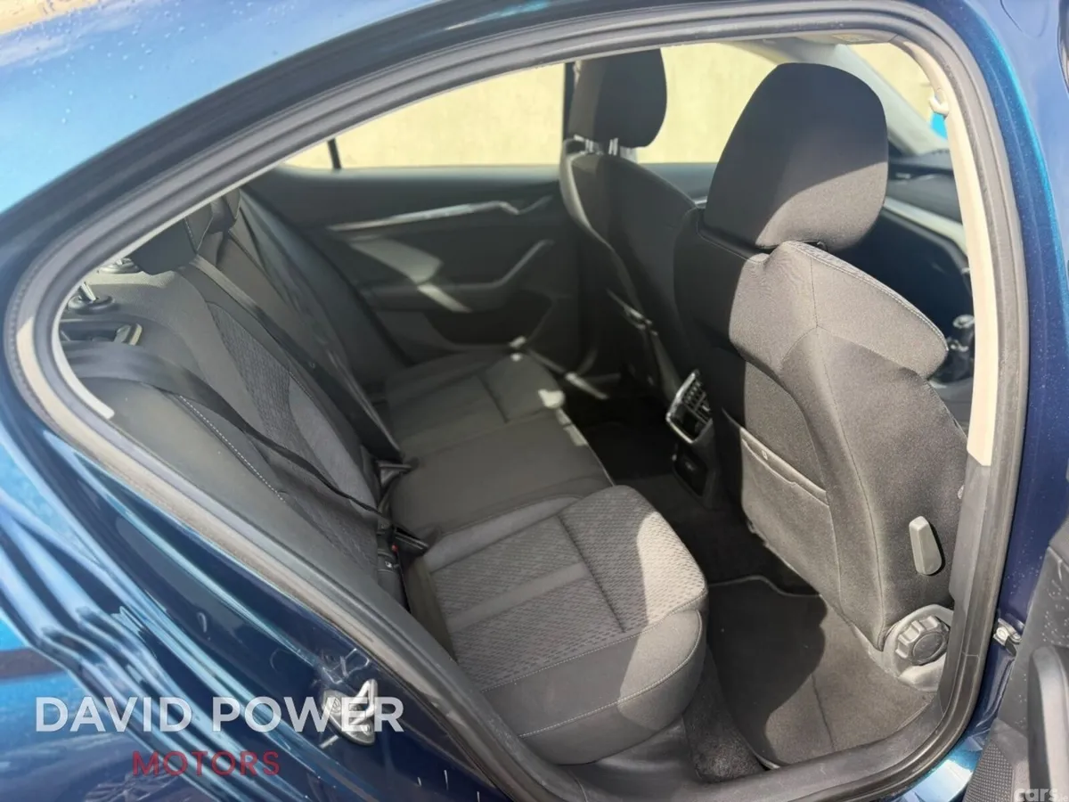 Skoda Octavia Saloon, Diesel, 2021, Blue