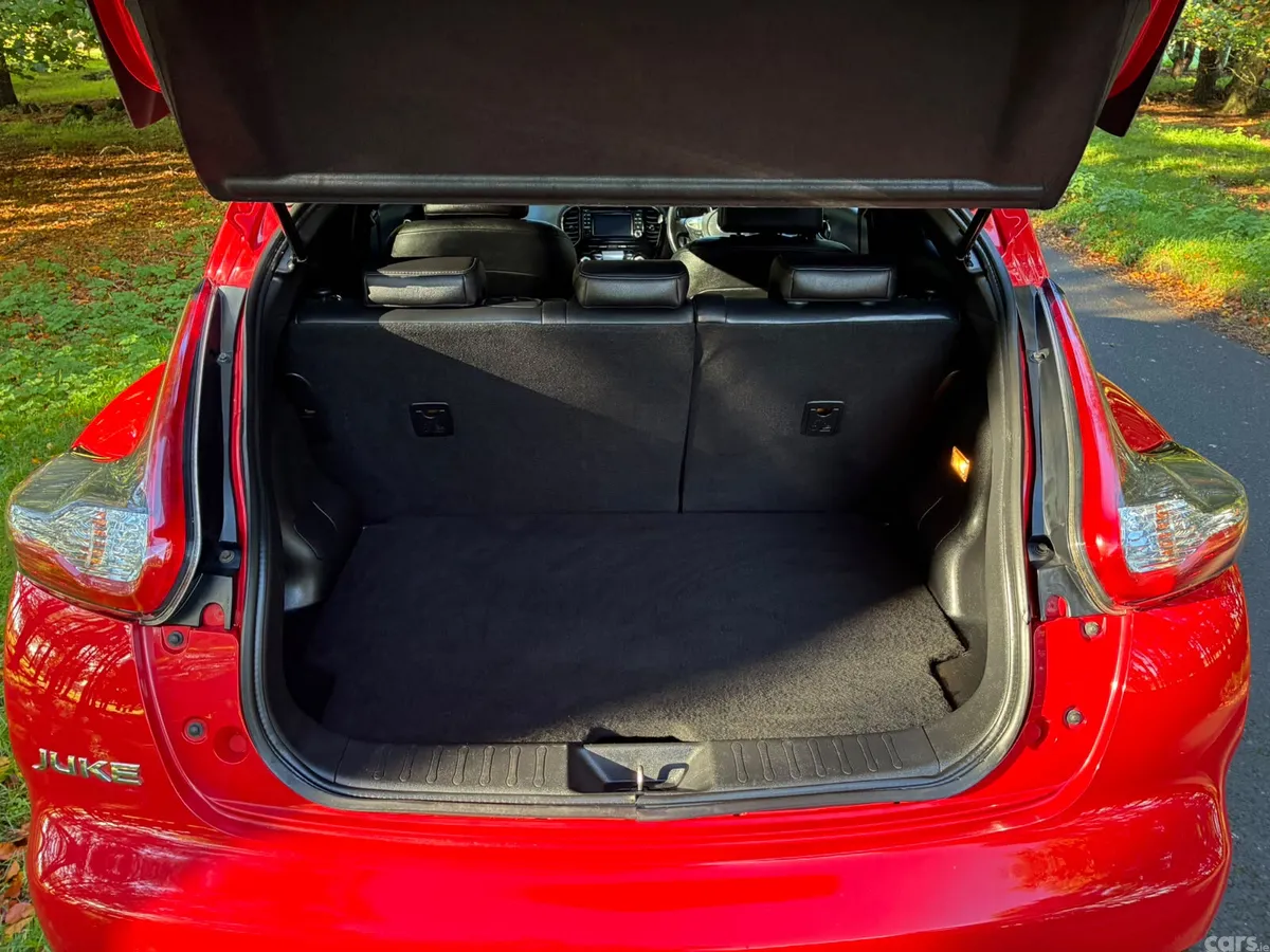 Nissan Juke SUV, Diesel, 2017, Red
