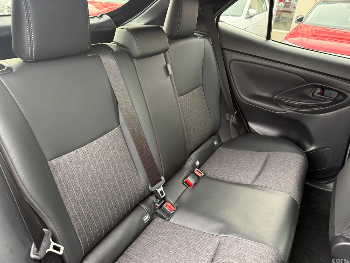 Toyota Yaris Cross SUV, Petrol Hybrid, 2023, Black