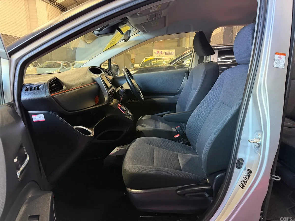 Toyota Sienta MPV, Petrol Hybrid, 2016, Silver