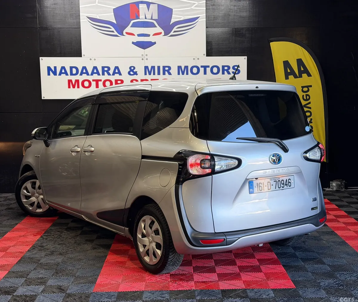 Toyota Sienta MPV, Petrol Hybrid, 2016, Silver