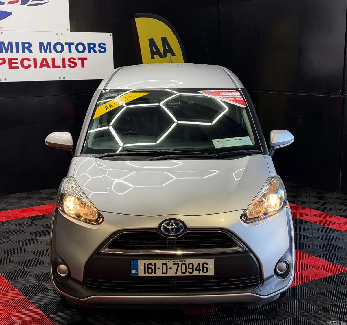 Toyota Sienta MPV, Petrol Hybrid, 2016, Silver