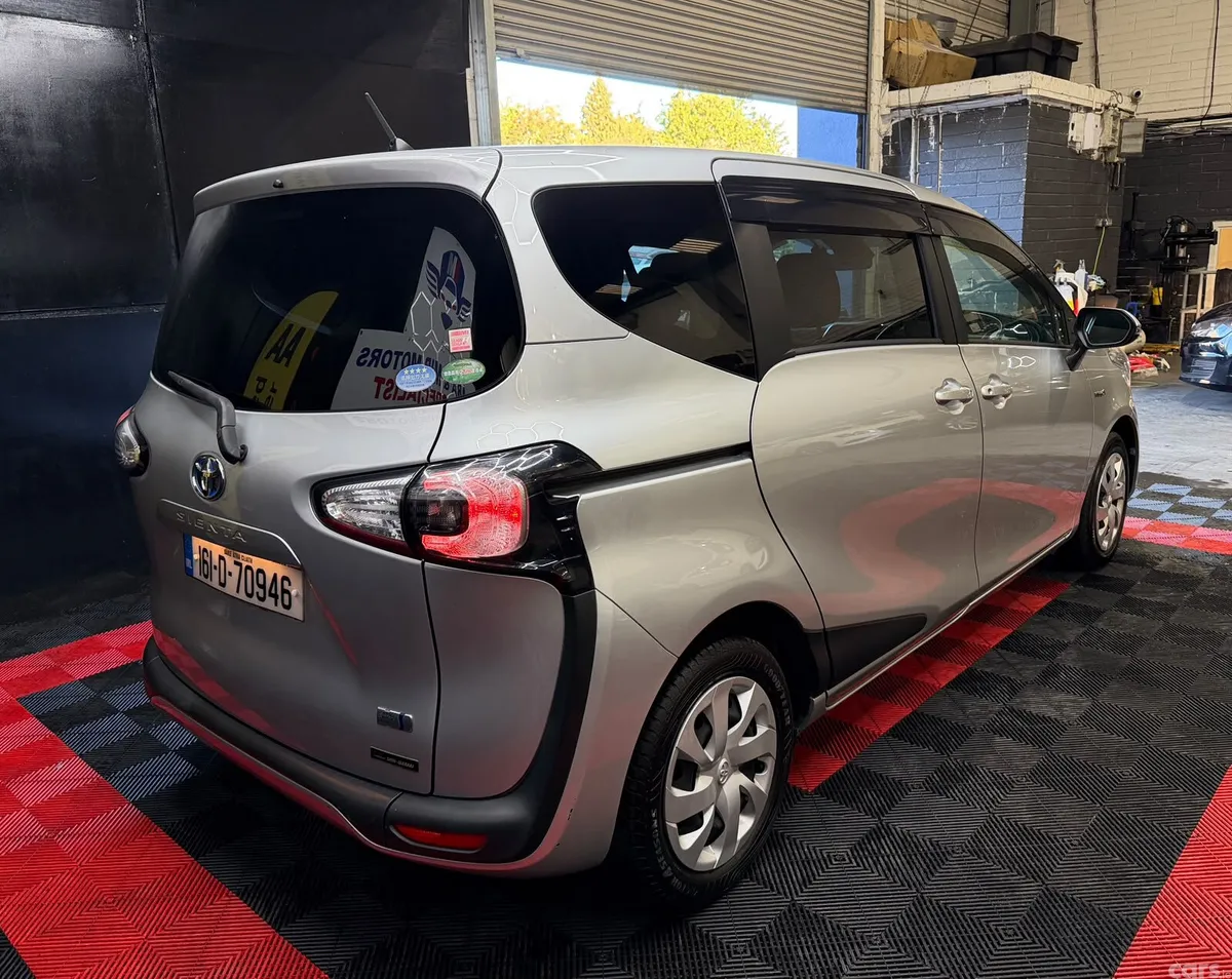 Toyota Sienta MPV, Petrol Hybrid, 2016, Silver