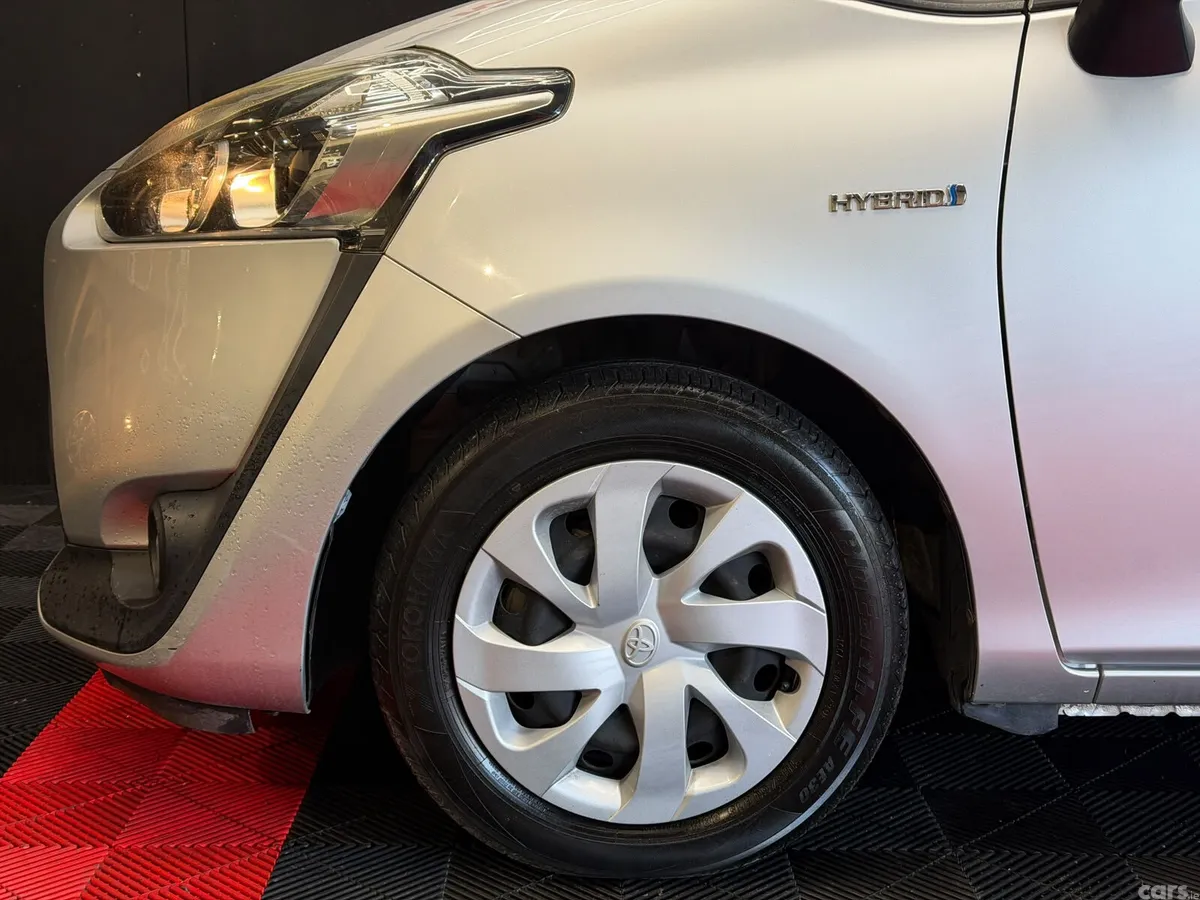Toyota Sienta MPV, Petrol Hybrid, 2016, Silver