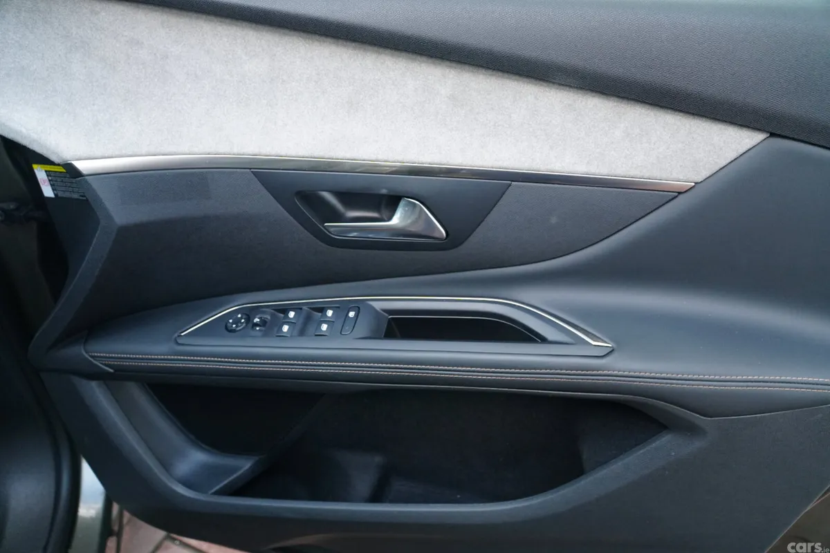 Peugeot 5008 MPV, Diesel, 2019, Grey