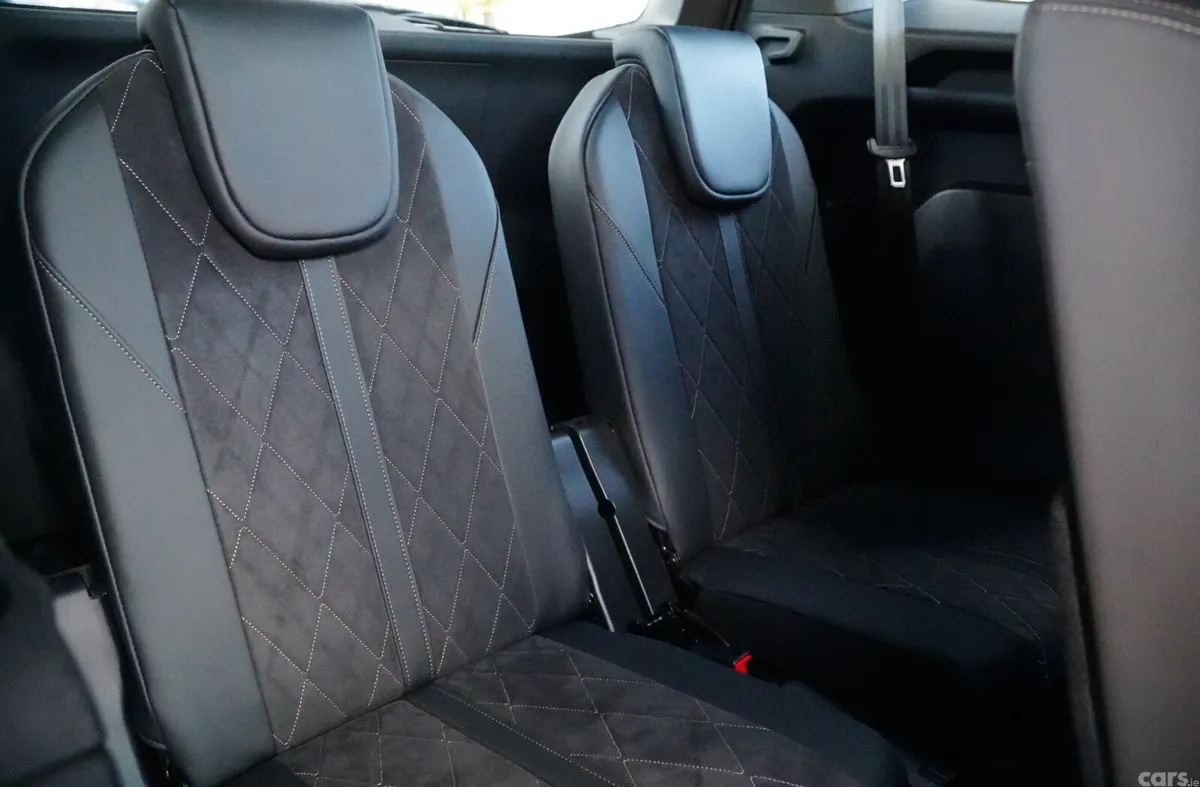 Peugeot 5008 MPV, Diesel, 2019, Grey