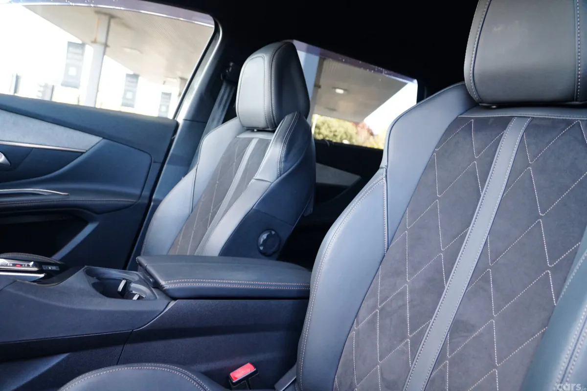 Peugeot 5008 MPV, Diesel, 2019, Grey