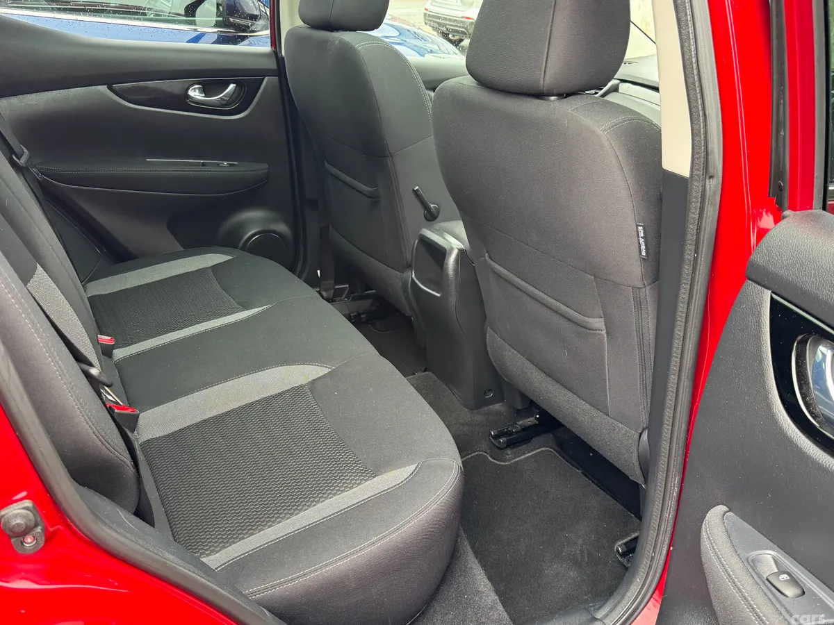 Nissan Qashqai MPV, Petrol, 2018, Red