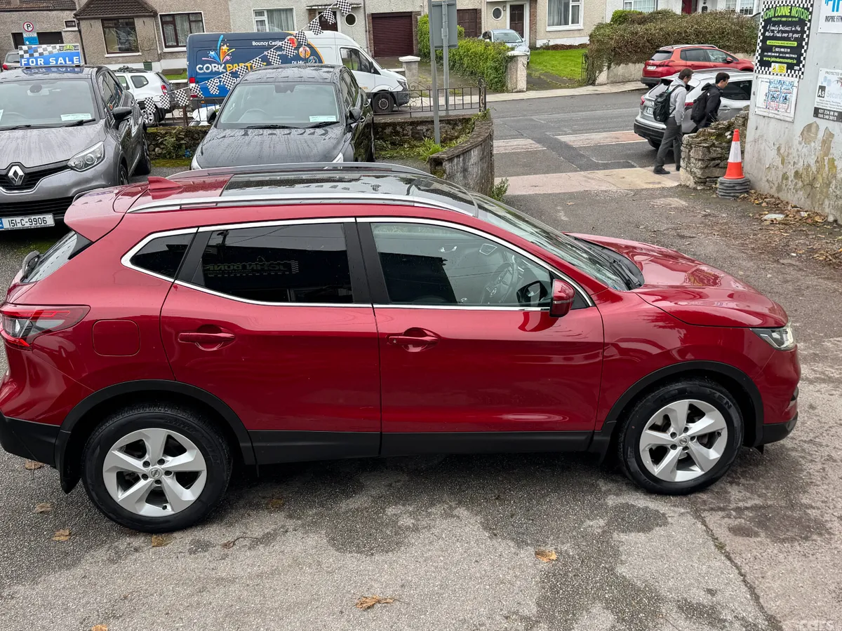Nissan Qashqai MPV, Petrol, 2018, Red