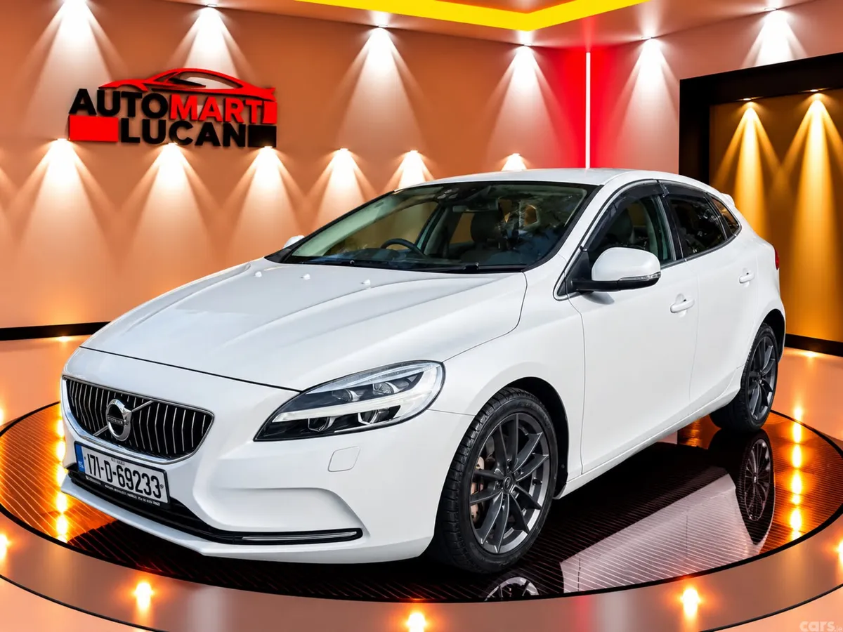 Volvo V40 Hatchback, Diesel, 2017, White