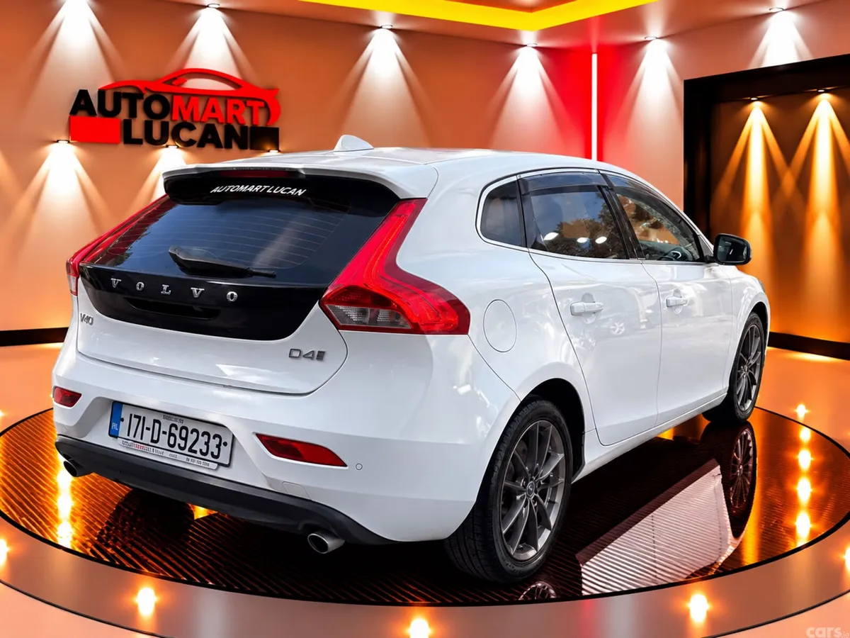 Volvo V40 Hatchback, Diesel, 2017, White