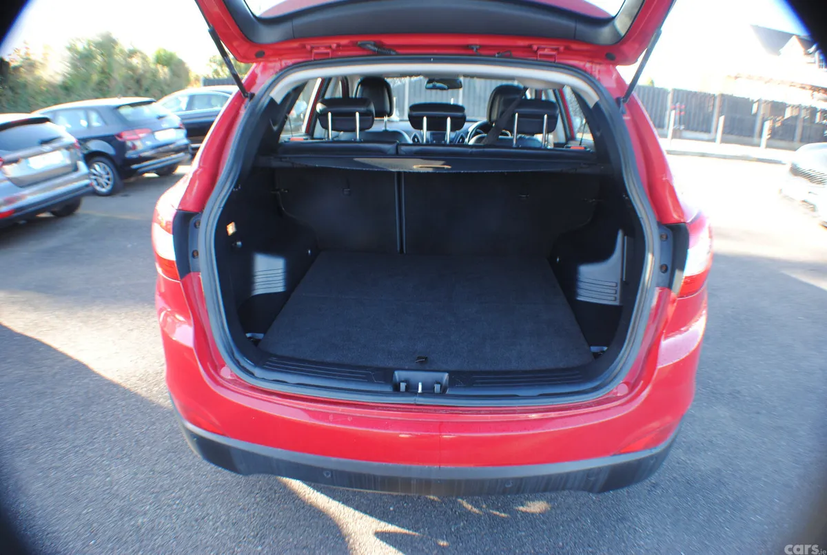 Hyundai ix35 SUV, Diesel, 2015, Red