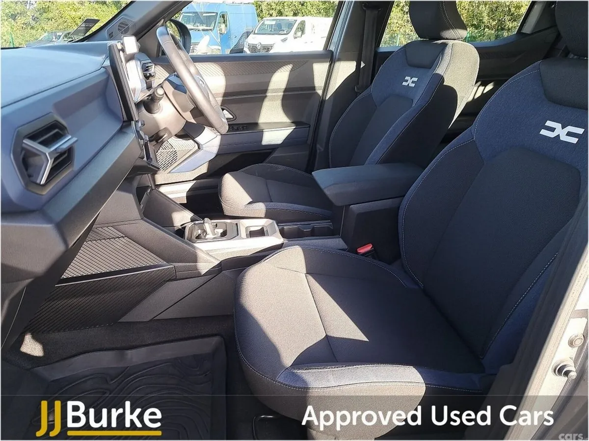 Dacia Duster SUV, Petrol Hybrid, 2025, Grey