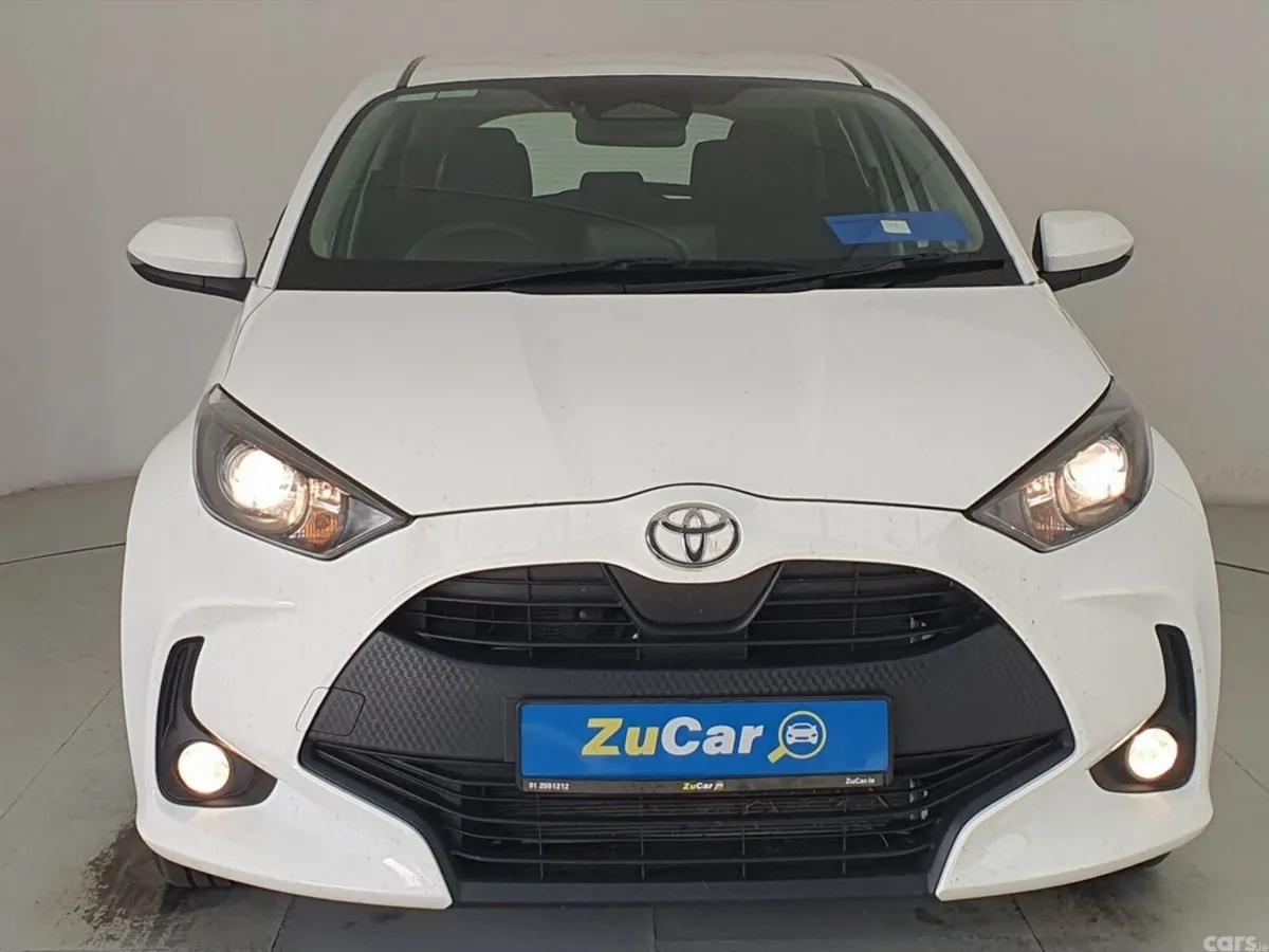 Toyota Yaris Hatchback, Petrol Hybrid, 2024, White