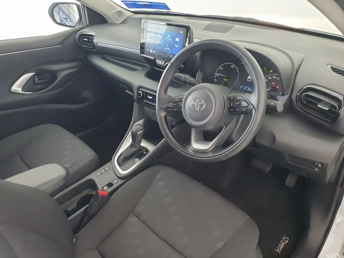 Toyota Yaris Hatchback, Petrol Hybrid, 2024, White