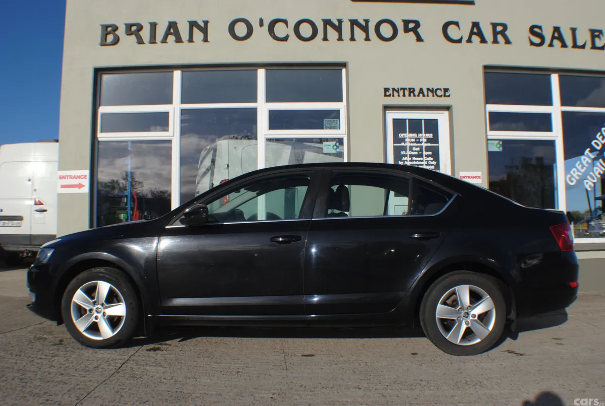 Skoda Octavia Saloon, Diesel, 2016, Black