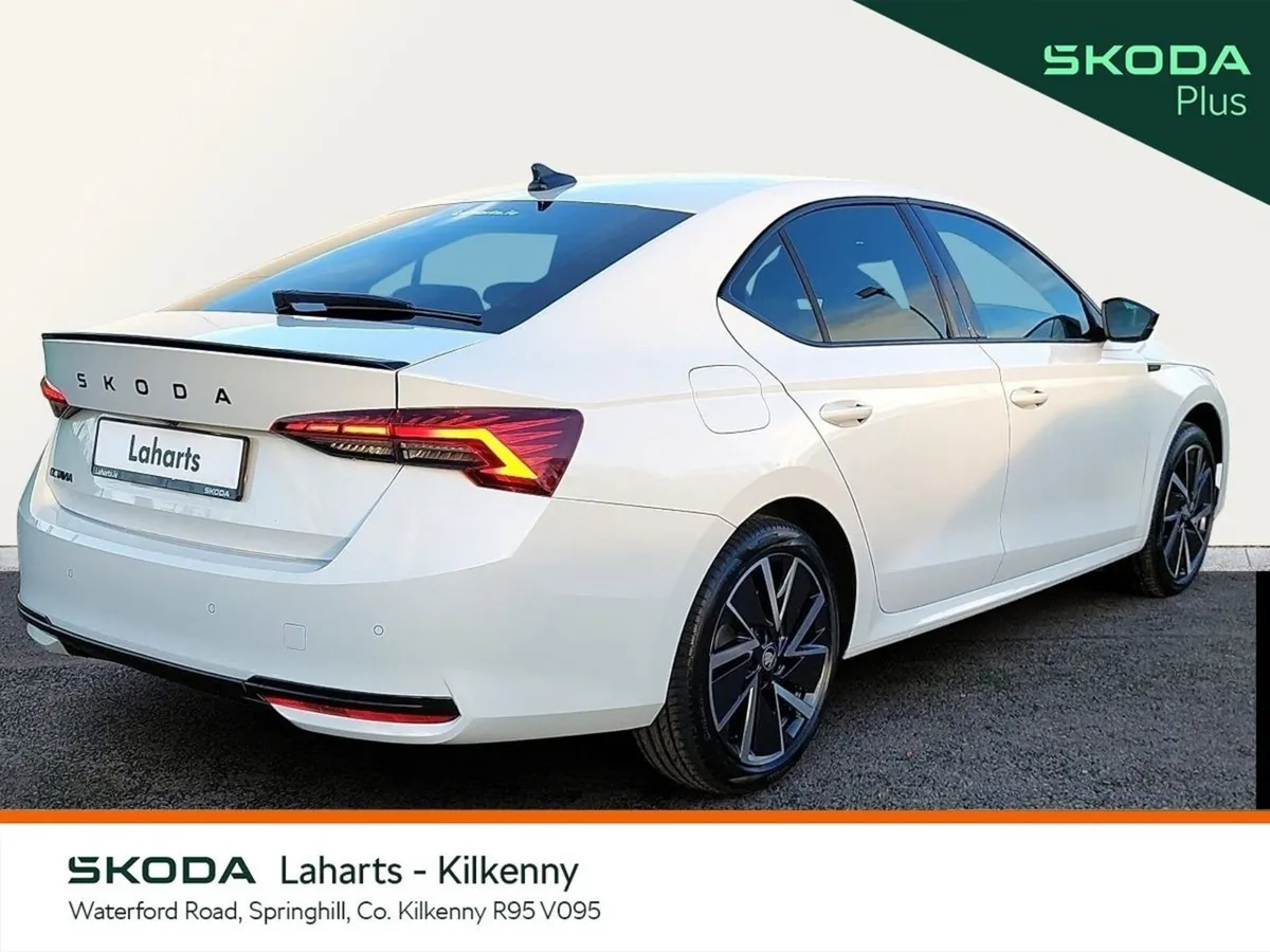 Skoda Octavia Saloon, Diesel, 2026, White