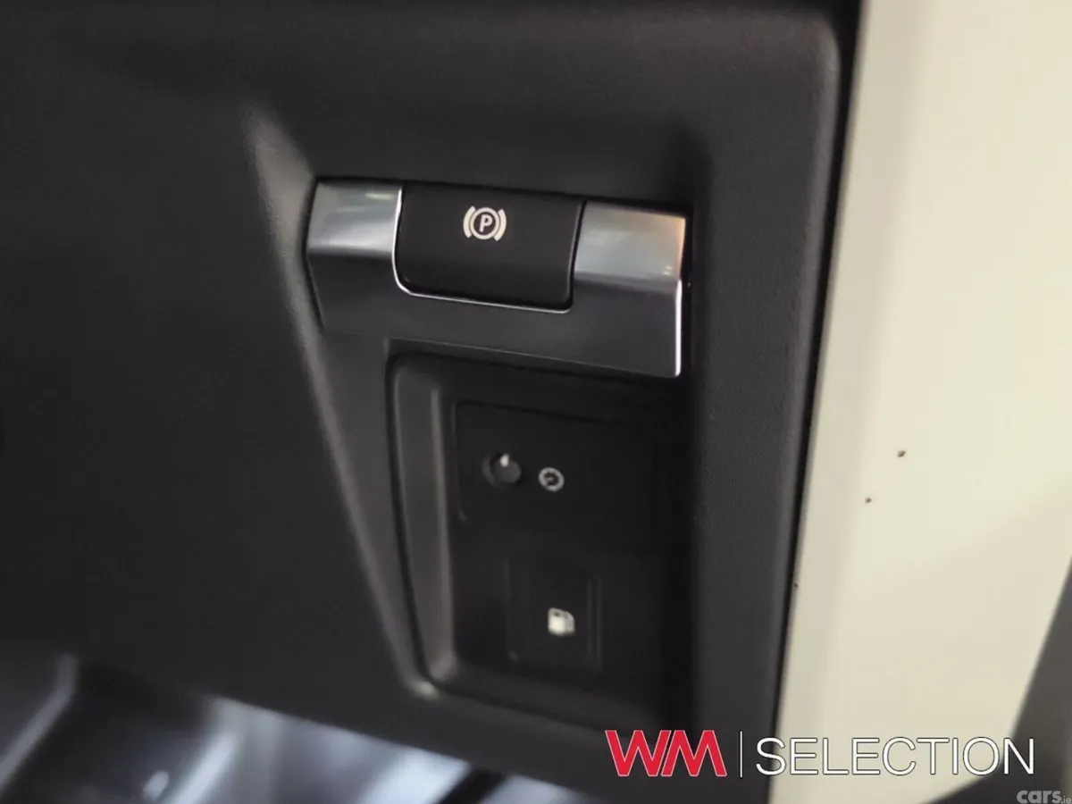 Land Rover Defender SUV, Petrol Plug-in Hybrid, 2023, Black