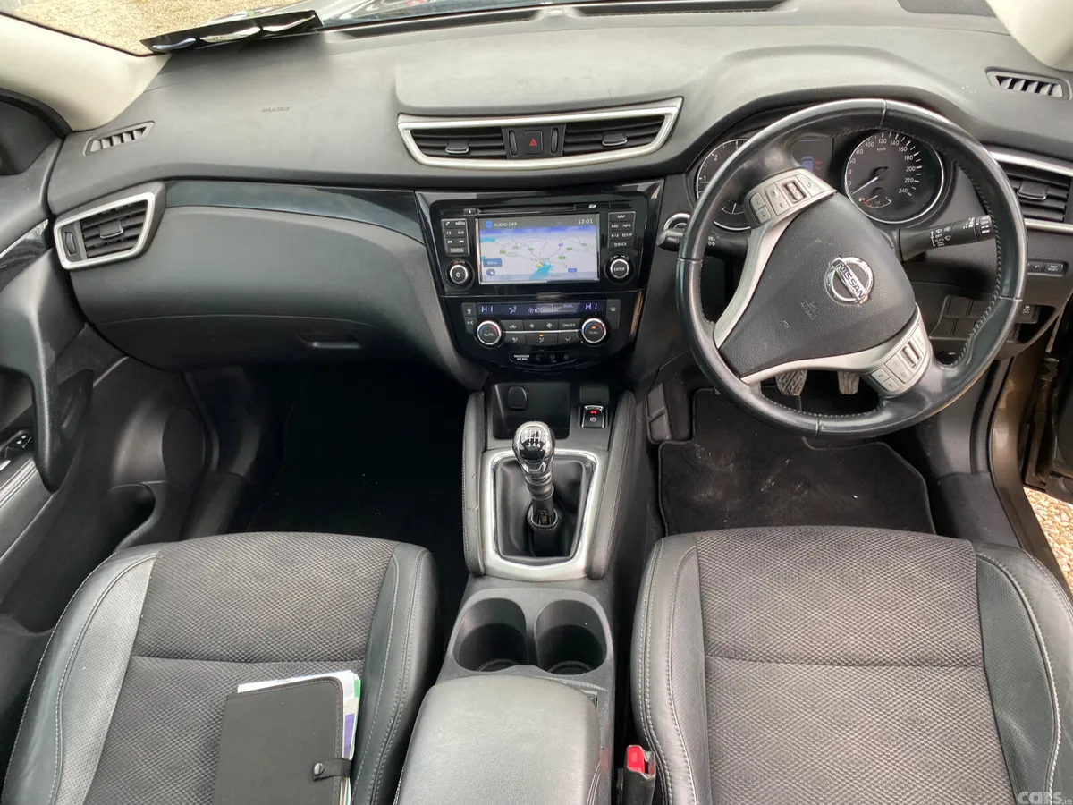 Nissan Qashqai Hatchback, Diesel, 2014, Brown