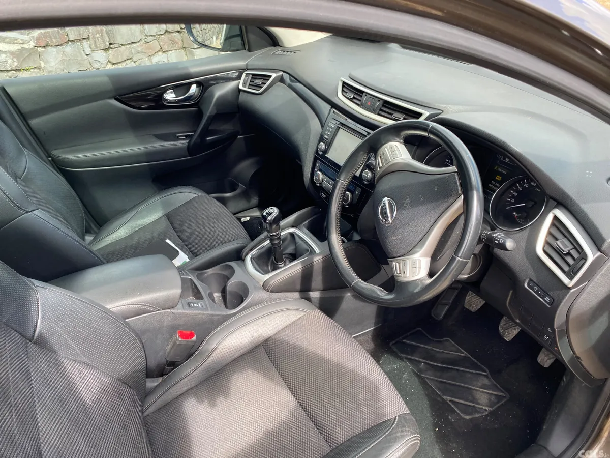 Nissan Qashqai Hatchback, Diesel, 2014, Brown
