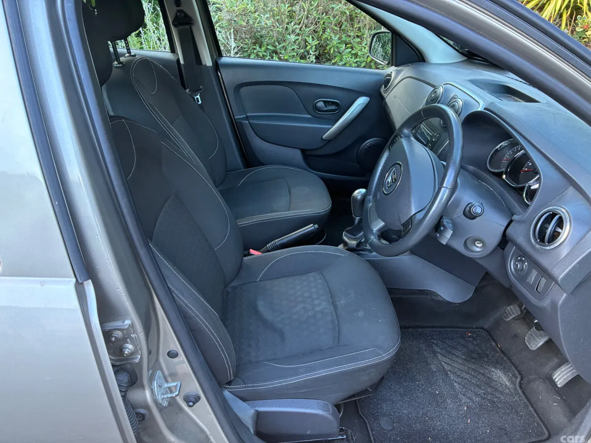 Dacia Sandero Hatchback, Petrol, 2015, Gold