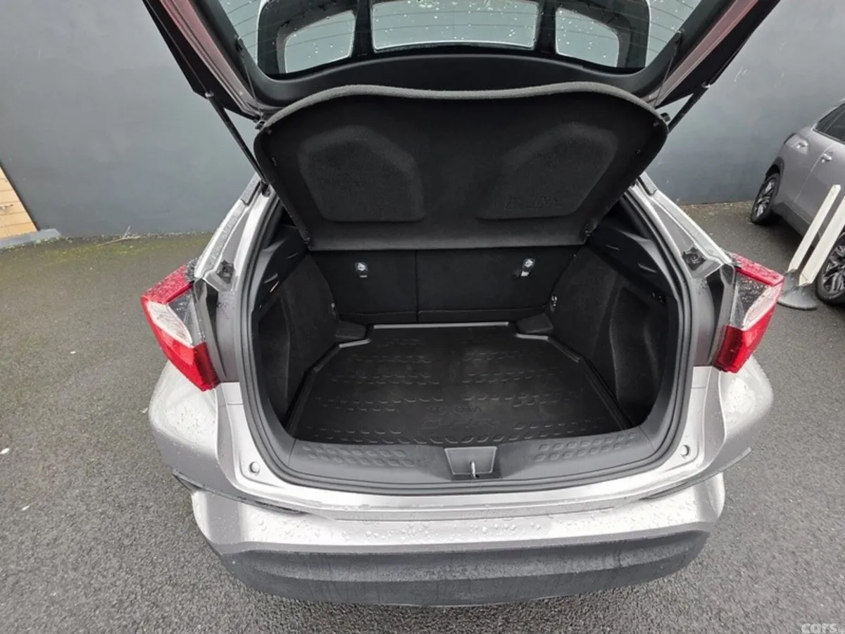 Toyota C-HR SUV, Petrol Hybrid, 2018, Silver