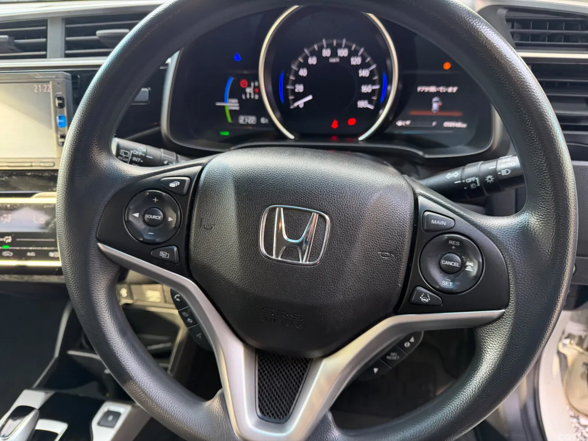 Honda Fit Hatchback, Petrol Hybrid, 2017, White