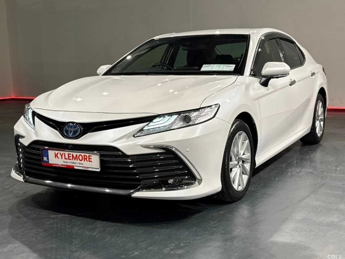 Toyota Camry Saloon, Petrol Hybrid, 2023, White