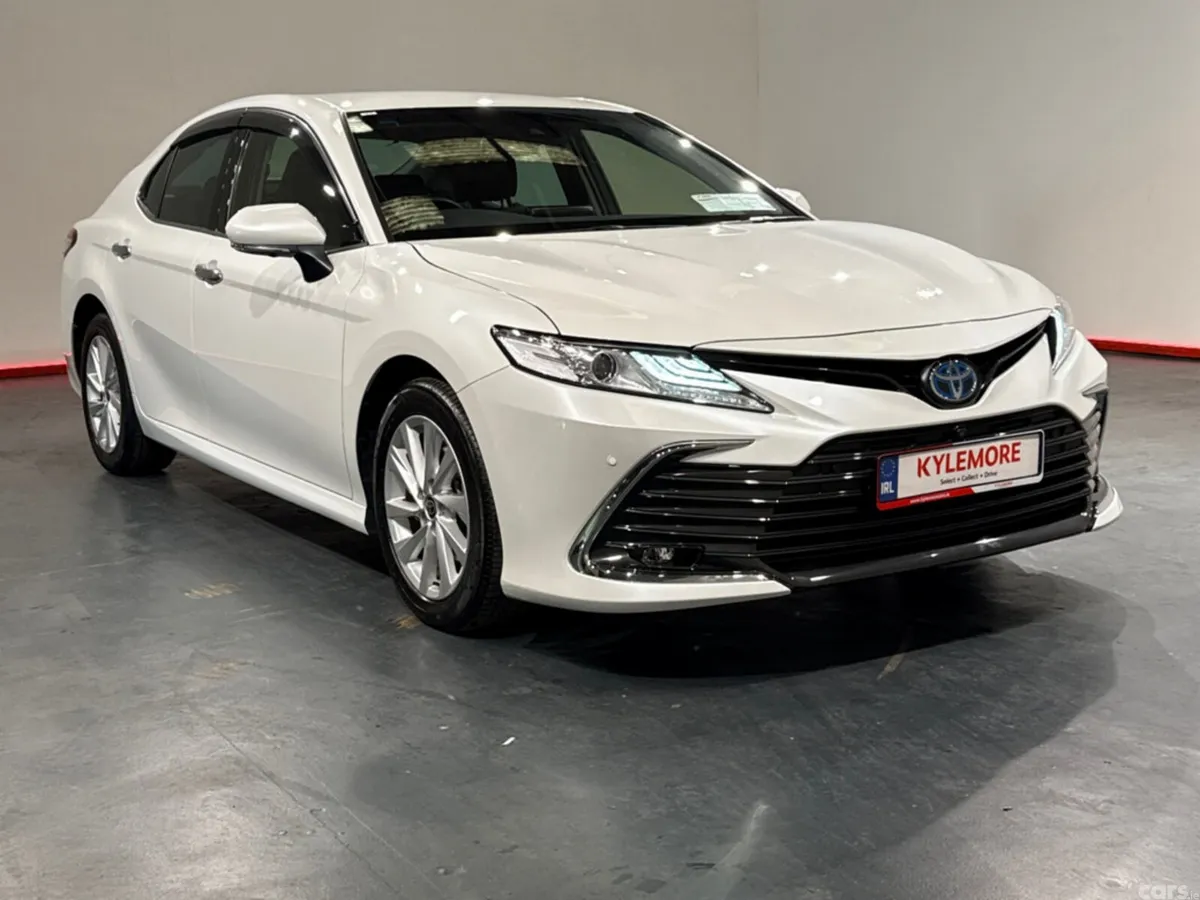Toyota Camry Saloon, Petrol Hybrid, 2023, White