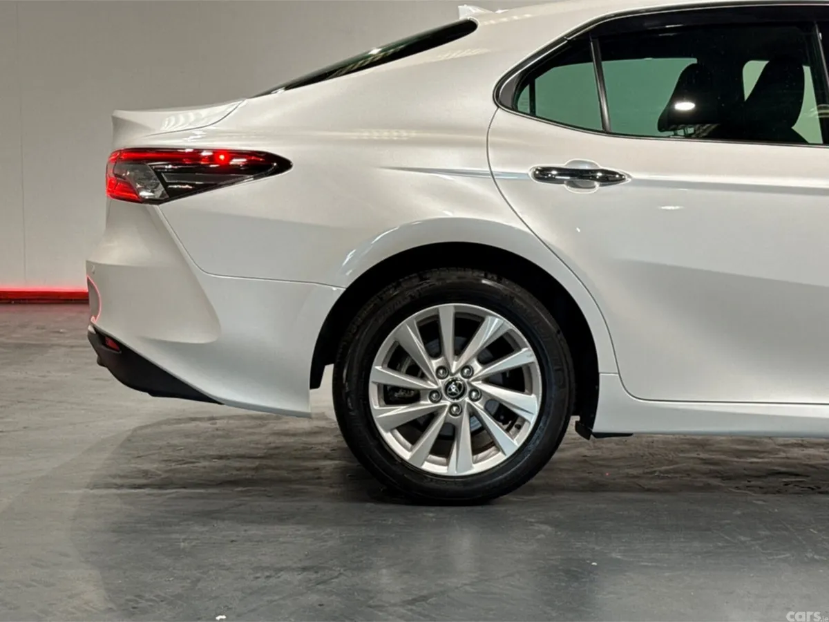 Toyota Camry Saloon, Petrol Hybrid, 2023, White