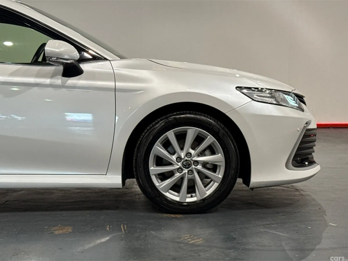 Toyota Camry Saloon, Petrol Hybrid, 2023, White
