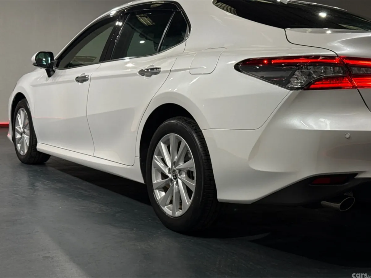 Toyota Camry Saloon, Petrol Hybrid, 2023, White