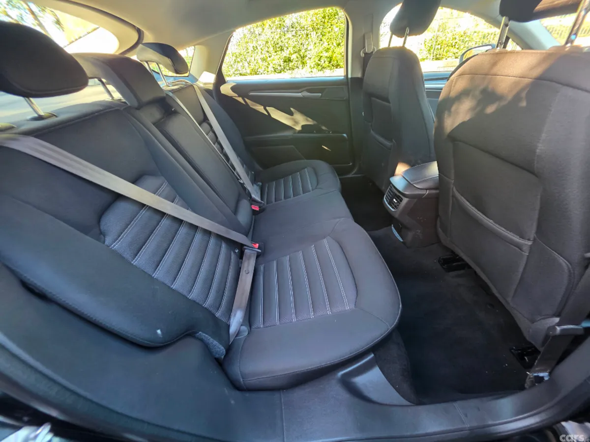 Ford Mondeo Hatchback, Diesel, 2017, Black