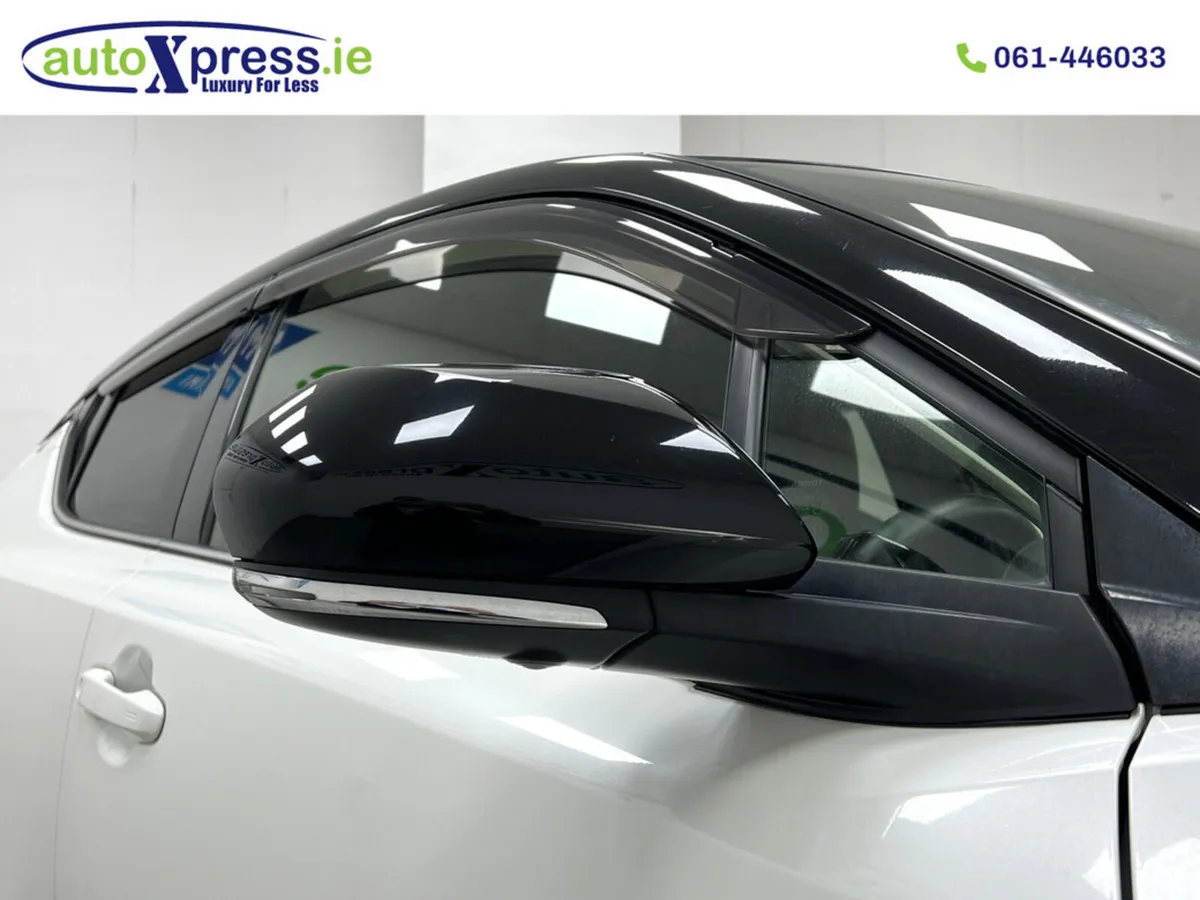 Toyota C-HR SUV, Petrol Hybrid, 2021, White