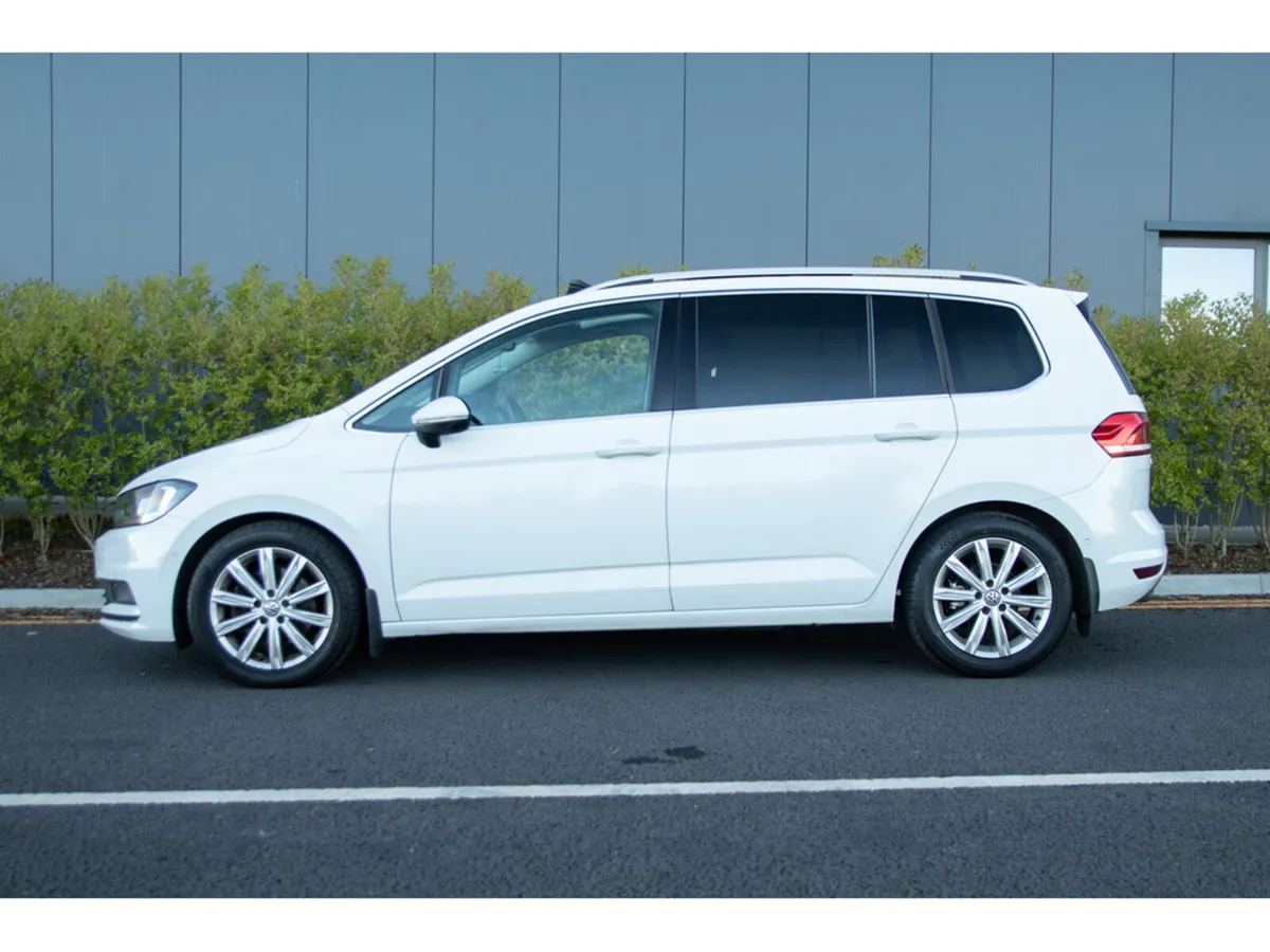 Volkswagen Touran MPV, Diesel, 2016, White