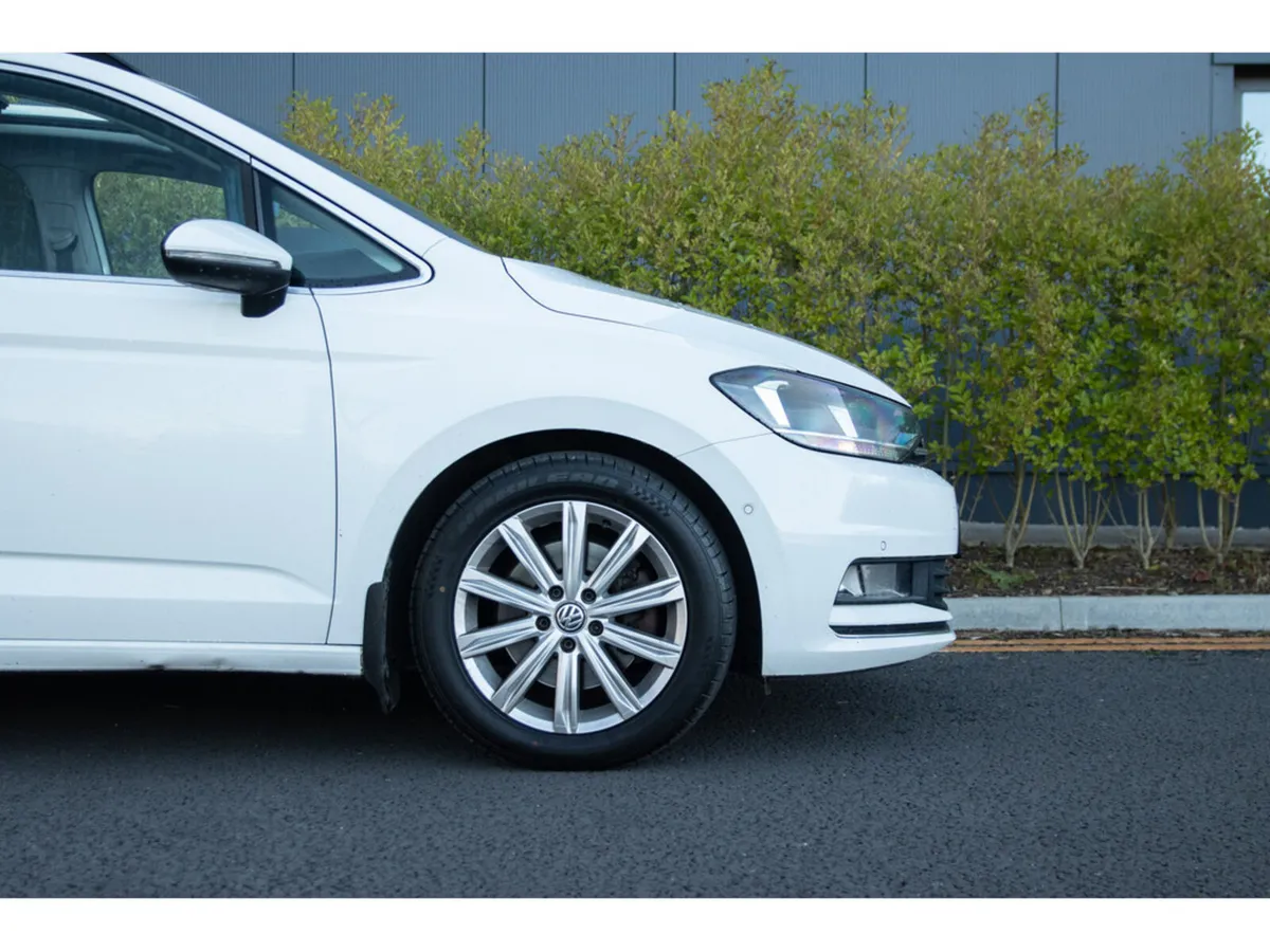 Volkswagen Touran MPV, Diesel, 2016, White