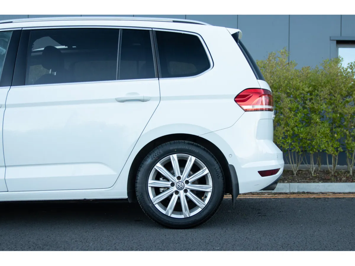 Volkswagen Touran MPV, Diesel, 2016, White