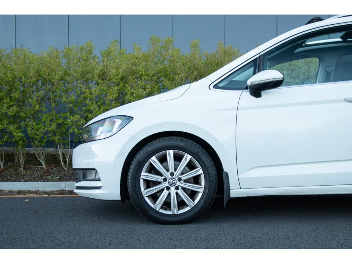 Volkswagen Touran MPV, Diesel, 2016, White