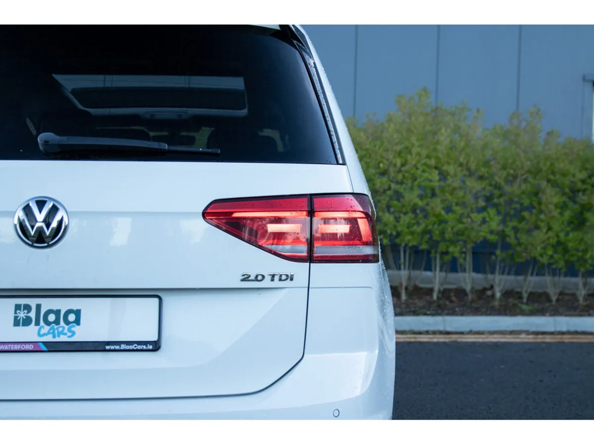 Volkswagen Touran MPV, Diesel, 2016, White