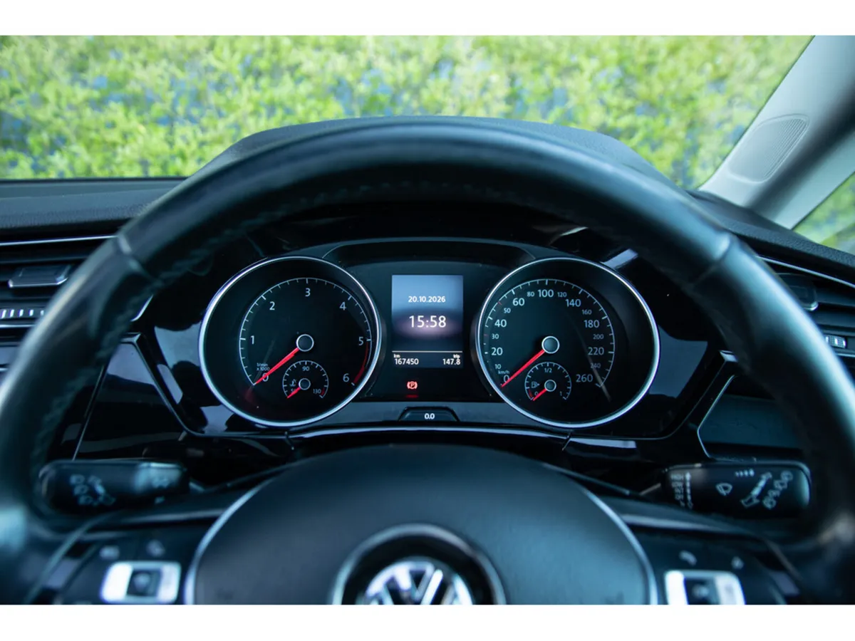Volkswagen Touran MPV, Diesel, 2016, White