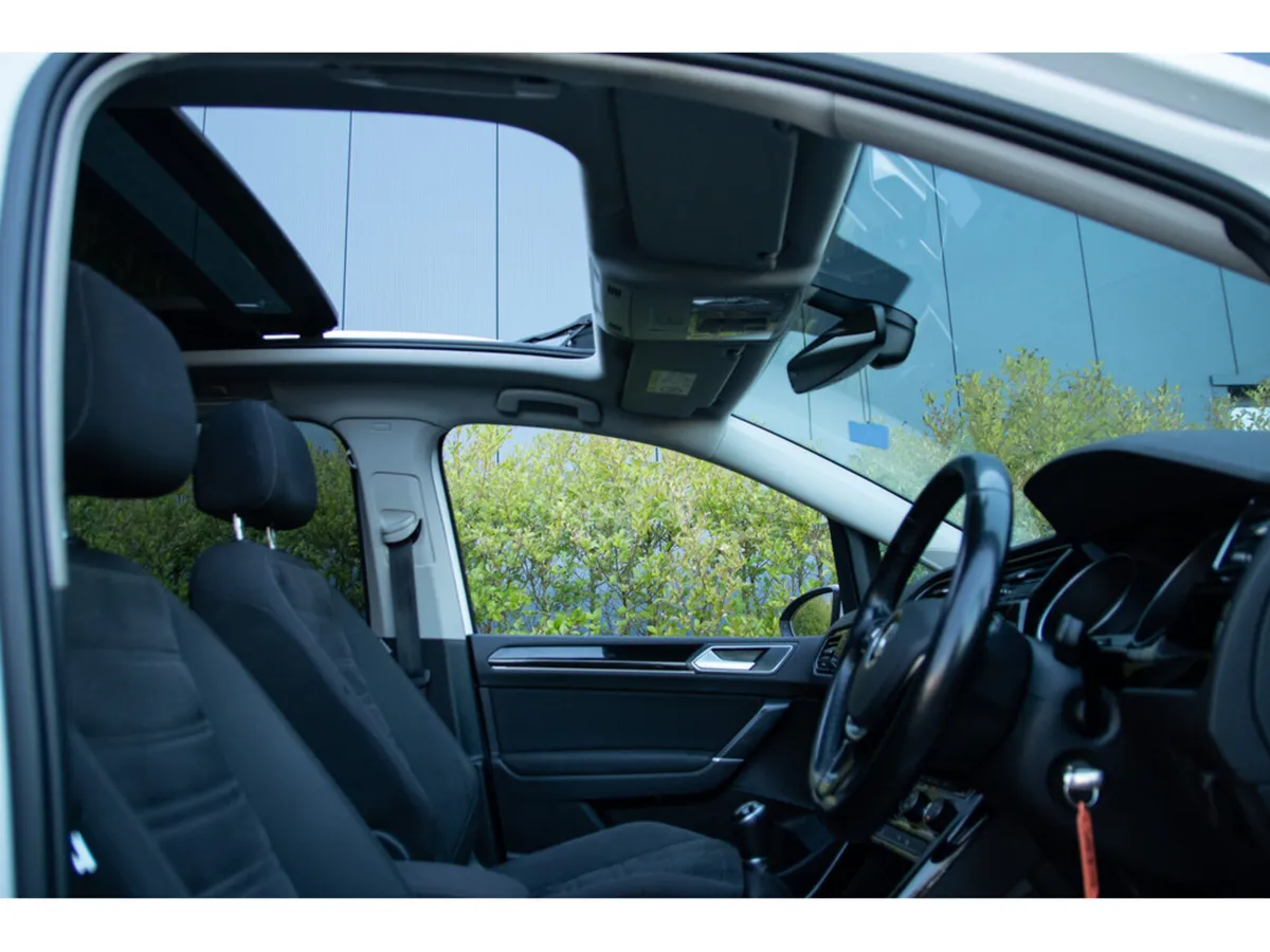 Volkswagen Touran MPV, Diesel, 2016, White