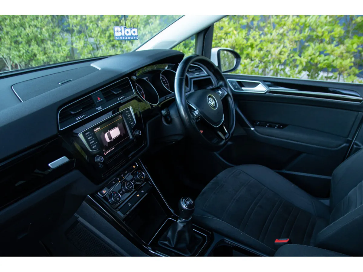 Volkswagen Touran MPV, Diesel, 2016, White