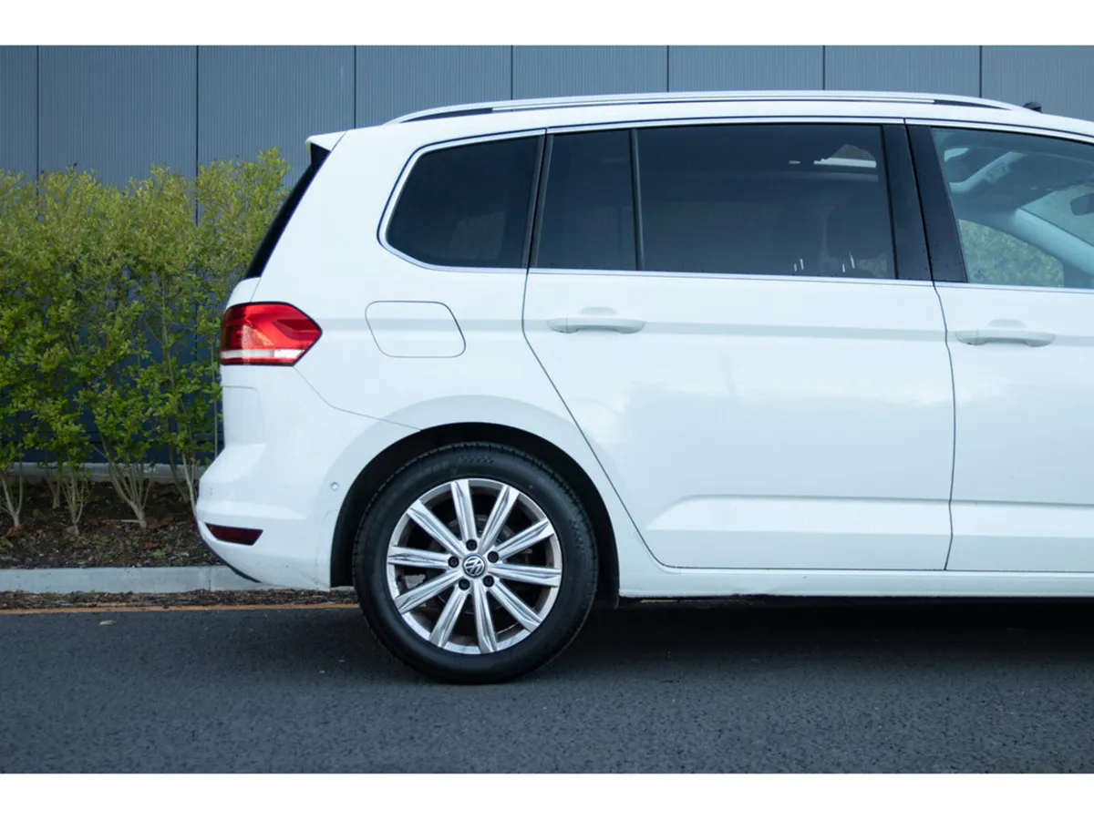 Volkswagen Touran MPV, Diesel, 2016, White